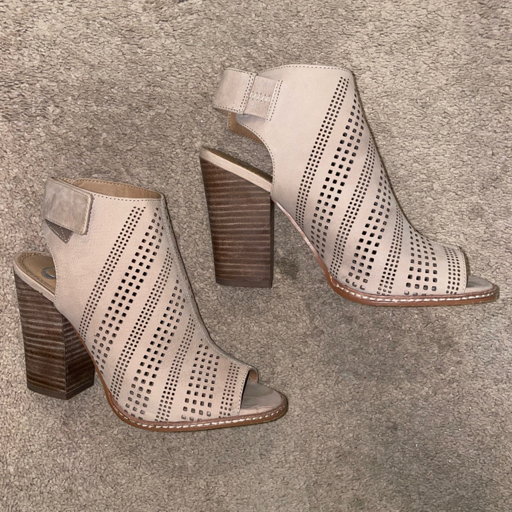 GB high heels